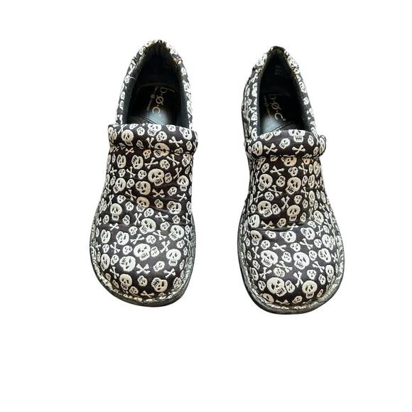 Boc Born Peggy Skull & Cross Bone Slip On Wedge Comfort Clogs Black White Sz 6.5 - Picture 5 of 10